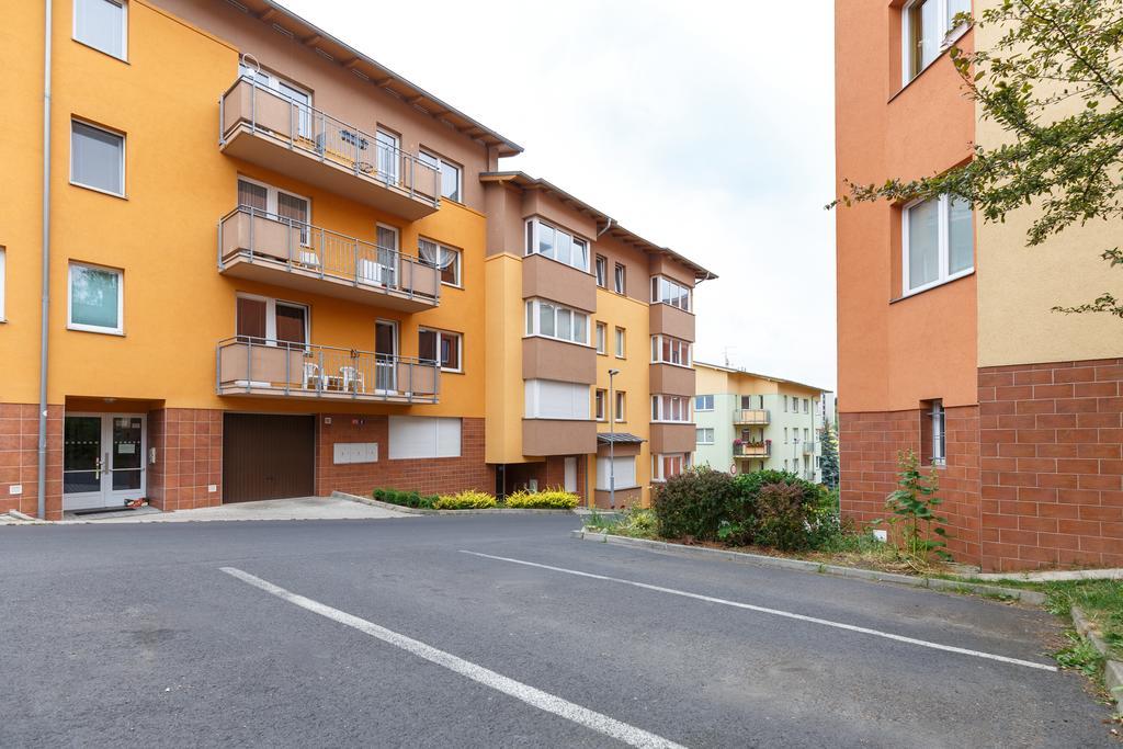 Modern Apartment With 2 Bedrooms カルロヴィ・ヴァリ エクステリア 写真