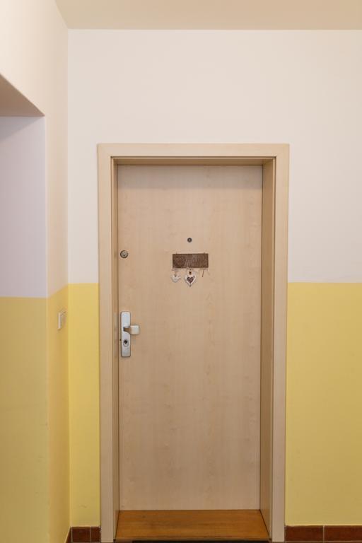 Modern Apartment With 2 Bedrooms カルロヴィ・ヴァリ エクステリア 写真