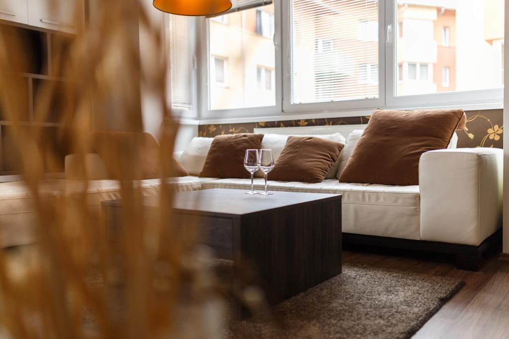 Modern Apartment With 2 Bedrooms カルロヴィ・ヴァリ エクステリア 写真