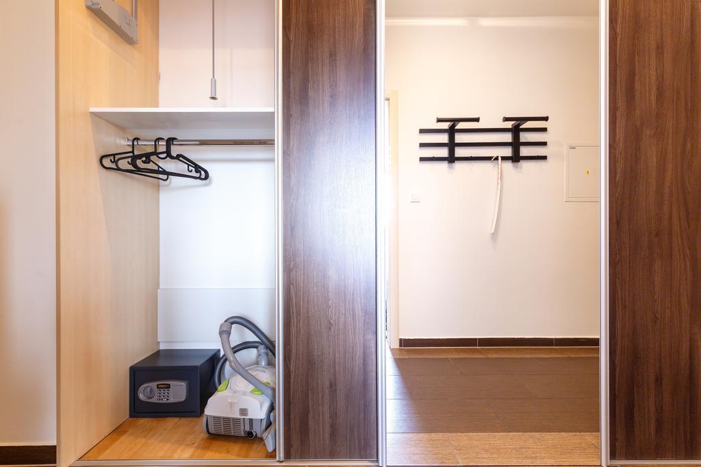 Modern Apartment With 2 Bedrooms カルロヴィ・ヴァリ エクステリア 写真
