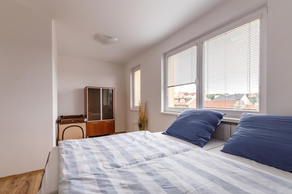 Modern Apartment With 2 Bedrooms カルロヴィ・ヴァリ エクステリア 写真