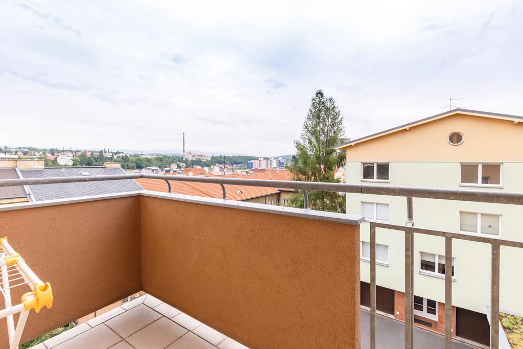 Modern Apartment With 2 Bedrooms カルロヴィ・ヴァリ エクステリア 写真