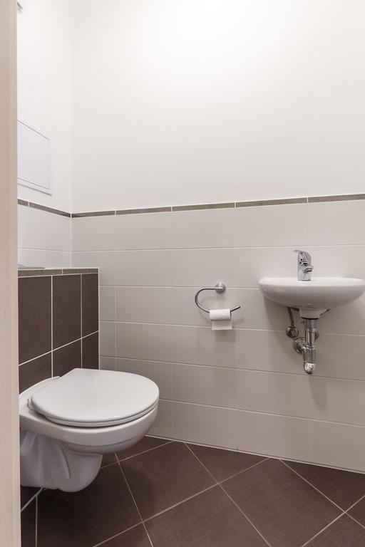 Modern Apartment With 2 Bedrooms カルロヴィ・ヴァリ エクステリア 写真