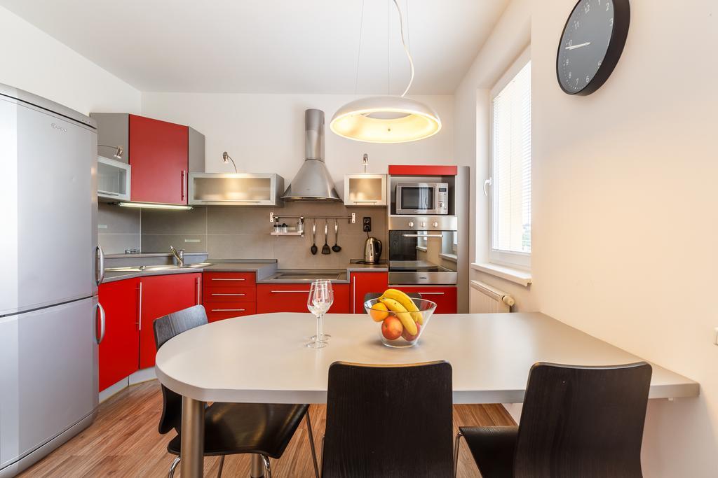 Modern Apartment With 2 Bedrooms カルロヴィ・ヴァリ エクステリア 写真