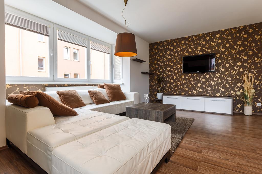 Modern Apartment With 2 Bedrooms カルロヴィ・ヴァリ エクステリア 写真